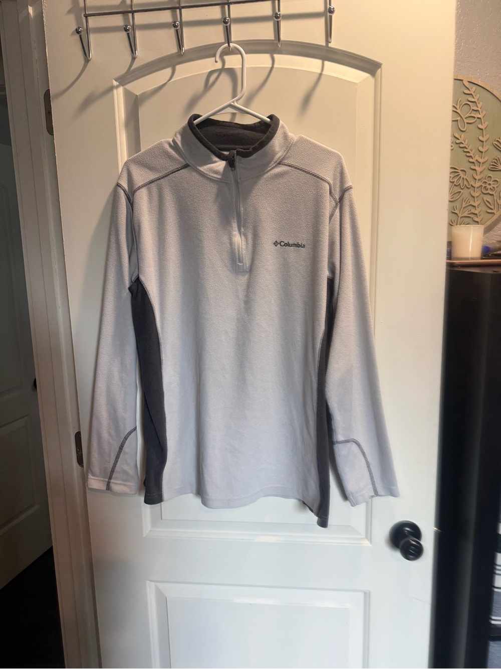 Columbia Men’s Light Gray Crewneck Pullover with Dark Gray Panels